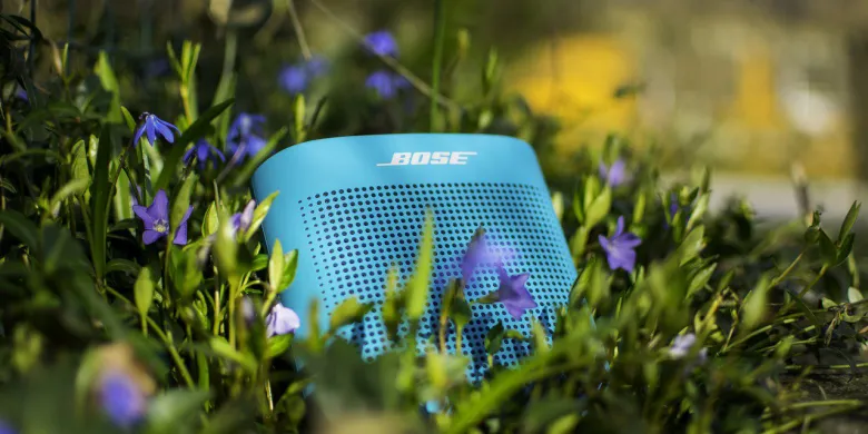 Jak zadbać o muzykę podczas imprezy w plenerze? Poznaj możliwości głośników bluetooth