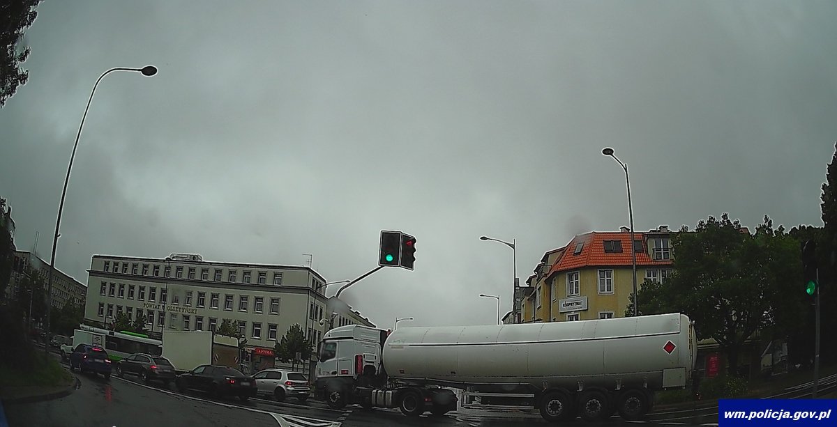Cysterna sparaliżowała ruch na rondzie Bema w Olsztynie