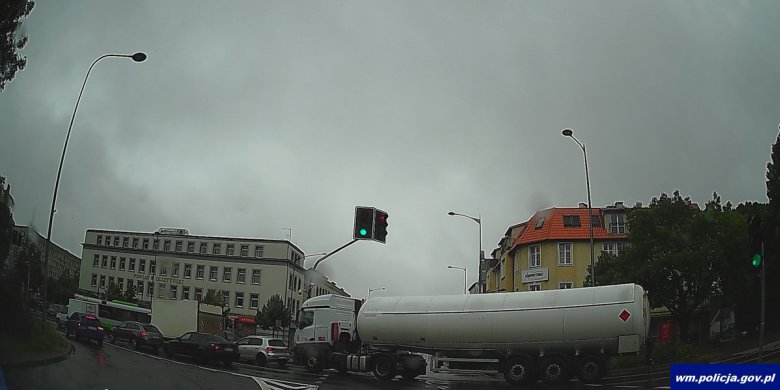 Cysterna sparaliżowała ruch na rondzie Bema w Olsztynie