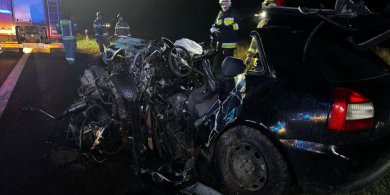 Artykuł: Gmina Barczewo. Czołowe zderzenie na "szesnastce". 19-latek trafił do szpitala [ZDJĘCIA]