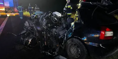 Gmina Barczewo. Czołowe zderzenie na szesnastce. 19-latek trafił do szpitala [ZDJĘCIA]