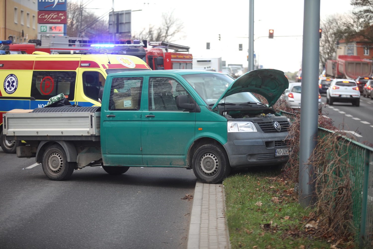 Volkswagen stoczył się na pieszą na ul. Armii Krajowej w Olsztynie [ZDJĘCIA]