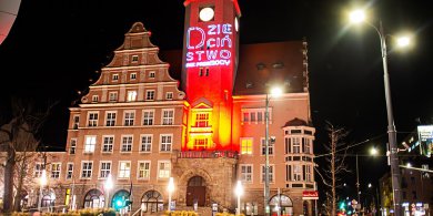 Artykuł: Olsztyn w czerwieni. To apel o ochronę dzieci przed krzywdzeniem [ZDJĘCIA]