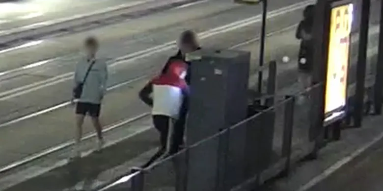 Rodzice "karateki" zapłacili za naprawę biletomatu w centrum Olsztyna