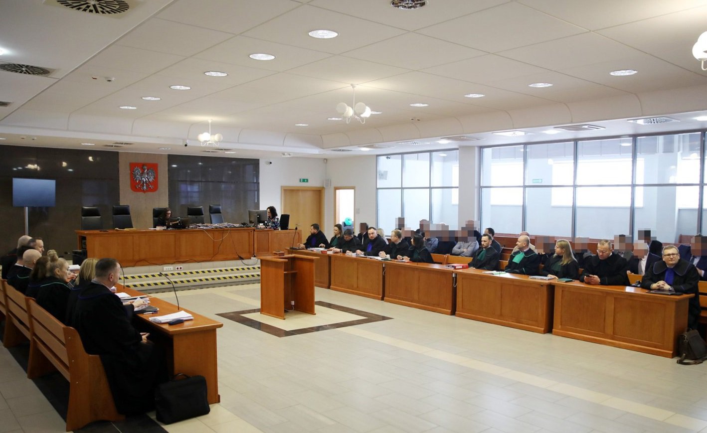 35 oskarżonych i ponad 200 zarzutów. W Olsztynie ruszył proces w sprawie oszustw metodą „na pracownika banku”