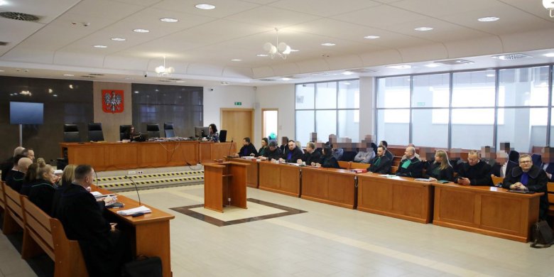35 oskarżonych i ponad 200 zarzutów. W Olsztynie ruszył proces w sprawie oszustw metodą „na pracownika banku”
