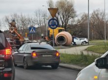 Niespotykana sytuacja na rondzie Ofiar Katastrofy Smoleńskiej w Olsztynie [WIDEO]