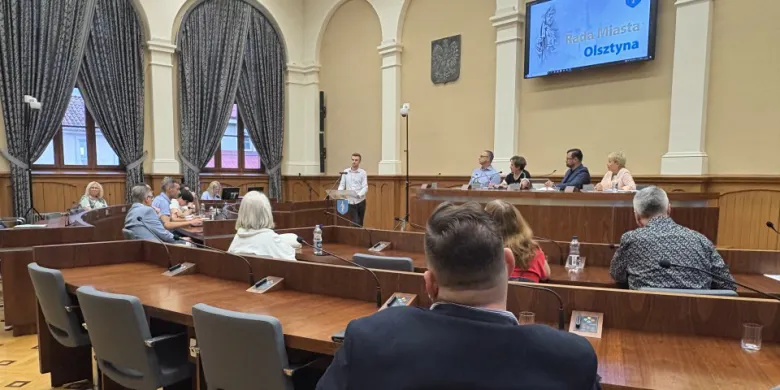 Sprawy mieszkańców zredukowano do zbiorczej interpelacji. M. Arczak: "Efekt jest gorszy niż przewidywałem"