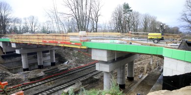 Artykuł: Olsztyn torami podzielony. Trwa budowa wiaduktu na Tracku, w planie tunel [ZDJĘCIA]