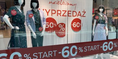Artykuł: Sklepy sztucznie zawyżają ceny przed Black Friday? Raport nie zostawia złudzeń