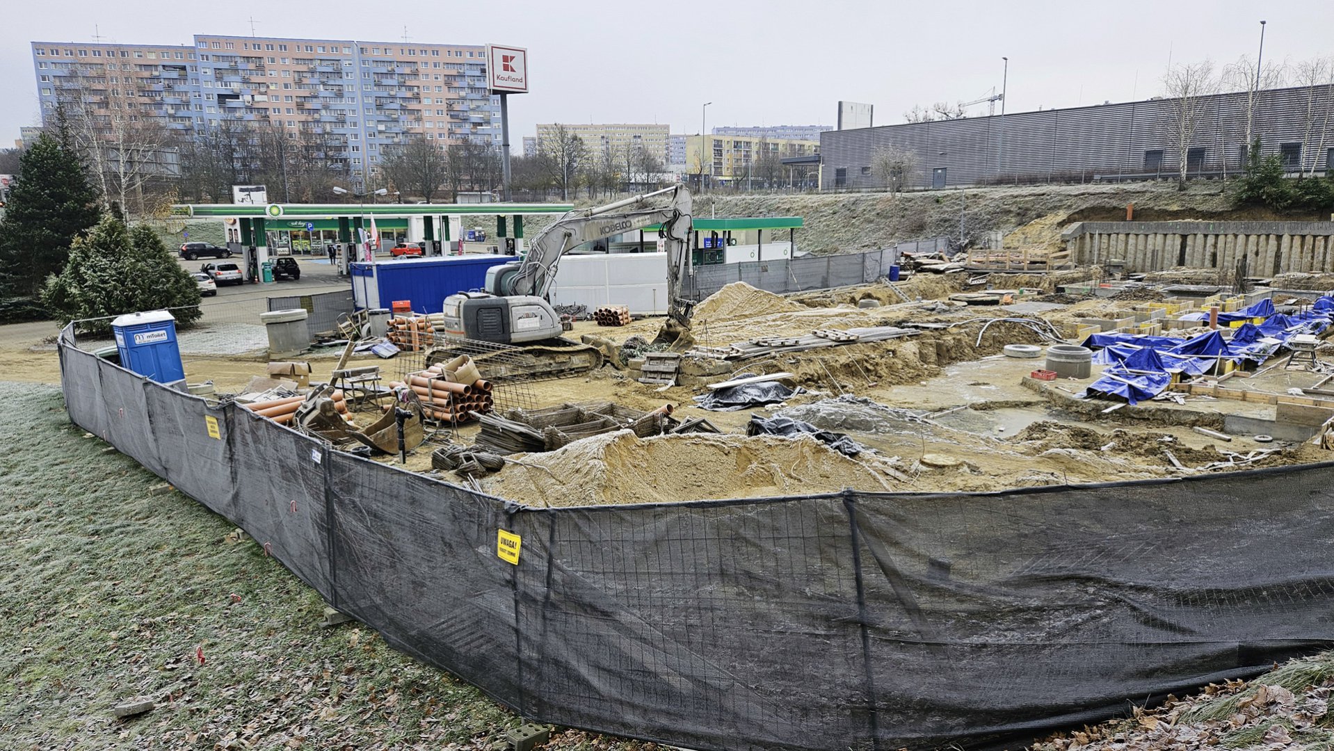 Olsztyn. Przy ul. Pstrowskiego rozebrano myjnię. Co tam powstanie? [ZDJĘCIA]