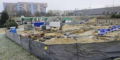 Artykuł: Olsztyn. Przy ul. Pstrowskiego rozebrano myjnię. Co tam powstanie? [ZDJĘCIA]