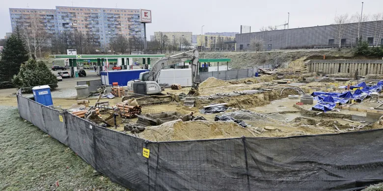 Olsztyn. Przy ul. Pstrowskiego rozebrano myjnię. Co tam powstanie? [ZDJĘCIA]