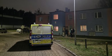 Artykuł: Policja na ulicy Towarowej w Olsztynie. Nie żyje 72-latka
