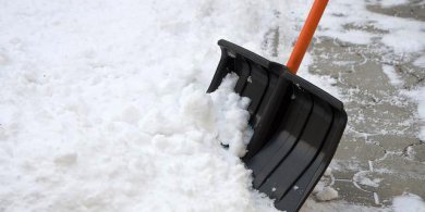 Artykuł: Olsztyn. Zwisające sople i nieodśnieżone chodniki. Co za to grozi?