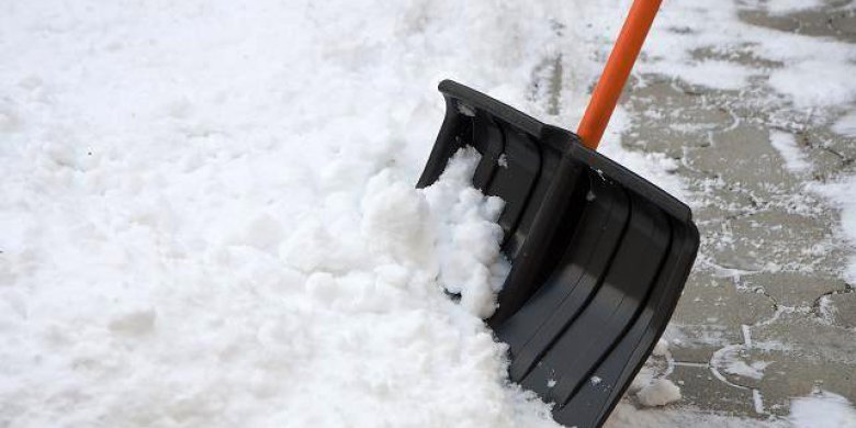 Olsztyn. Zwisające sople i nieodśnieżone chodniki. Co za to grozi?