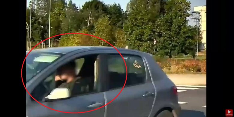 Dajtki. Rozmawiał przez telefon i wymusił pierwszeństwo. Policja obejrzała nagranie [WIDEO]
