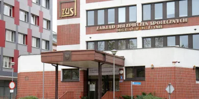 Pracownicy biorą coraz częściej L4 z powodu nadużycia alkoholu. Problem dotyczy głównie 40-latków