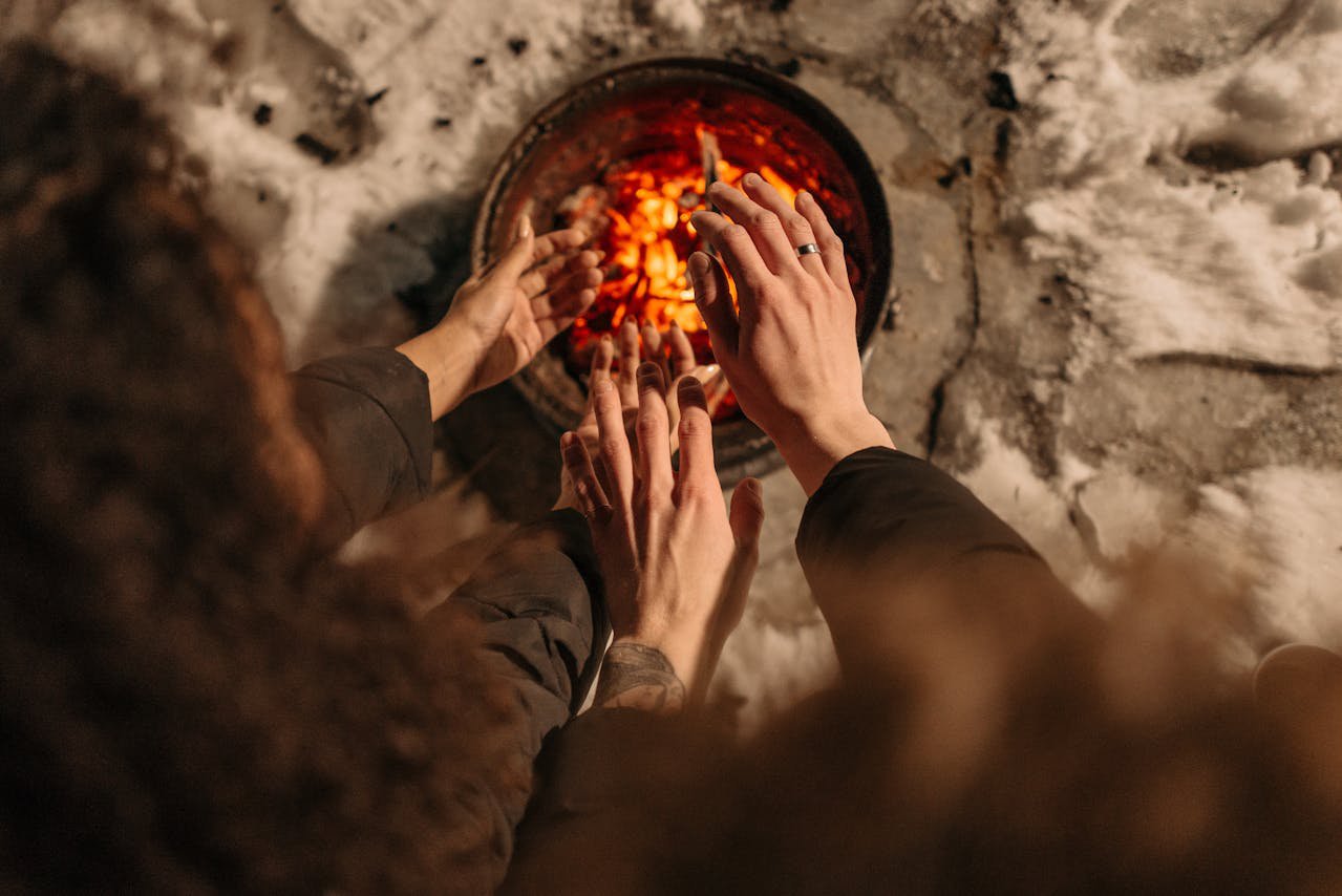 Jak zadbać o dłonie i stopy jesienią i zimą? Poznaj 5 wskazówek