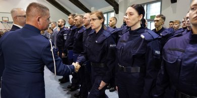 Artykuł: Olsztyn. 47 mundurowych ślubowało "wiernie służyć Narodowi" [ZDJĘCIA]