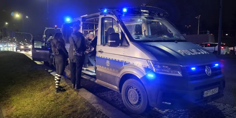 Bójka nieopodal dużej galerii handlowej w Olsztynie. Interweniowała policja