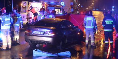Artykuł: Tragedia na ul. Alojzego Śliwy w Olsztynie. Mężczyzna wbiegł przed jadące samochody [ZDJĘCIA, WIDEO]