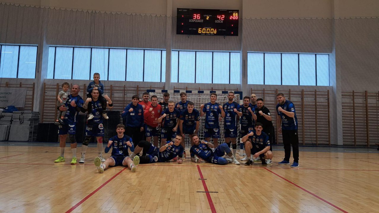 Piłka ręczna. Warmia Energa kończy rok zwycięstwem; Szczypiorniak o włos od remisu w Wejherowie