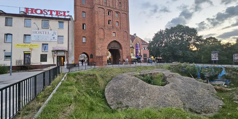 Dwie firmy chcą zająć się "dziurą" przed Wysoką Bramą