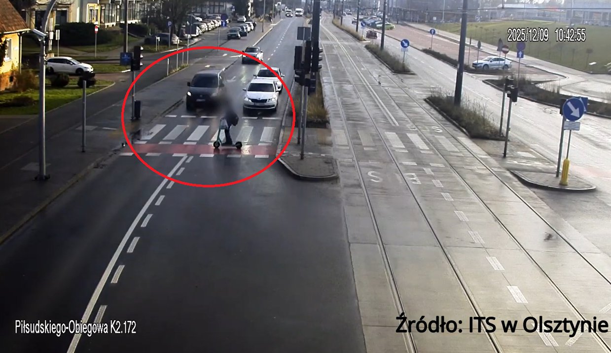 Olsztyn. 15-latek na hulajnodze wjechał pod koła volkswagena [WIDEO]