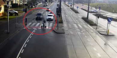 Olsztyn. 15-latek na hulajnodze wjechał pod koła volkswagena [WIDEO]