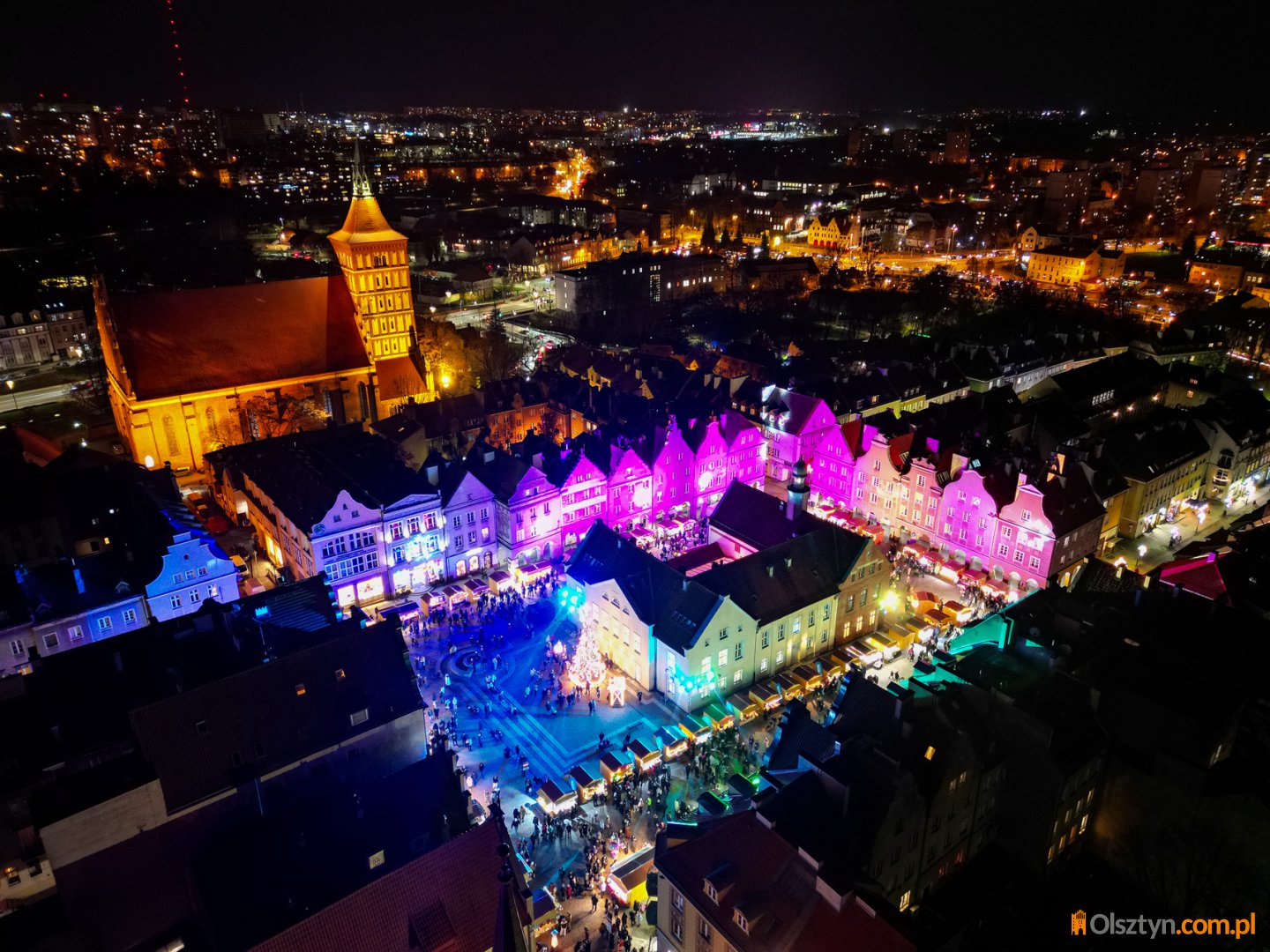 Warmiński Jarmark Świąteczny 2025 ruszył pełną parą! Tak wygląda starówka w bożonarodzeniowej odsłonie [ZDJĘCIA]