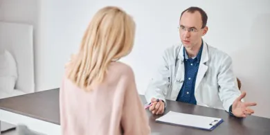 Pacjenci oczekują lepszej edukacji przed zabiegami. Dane pokazują braki w informowaniu chorych