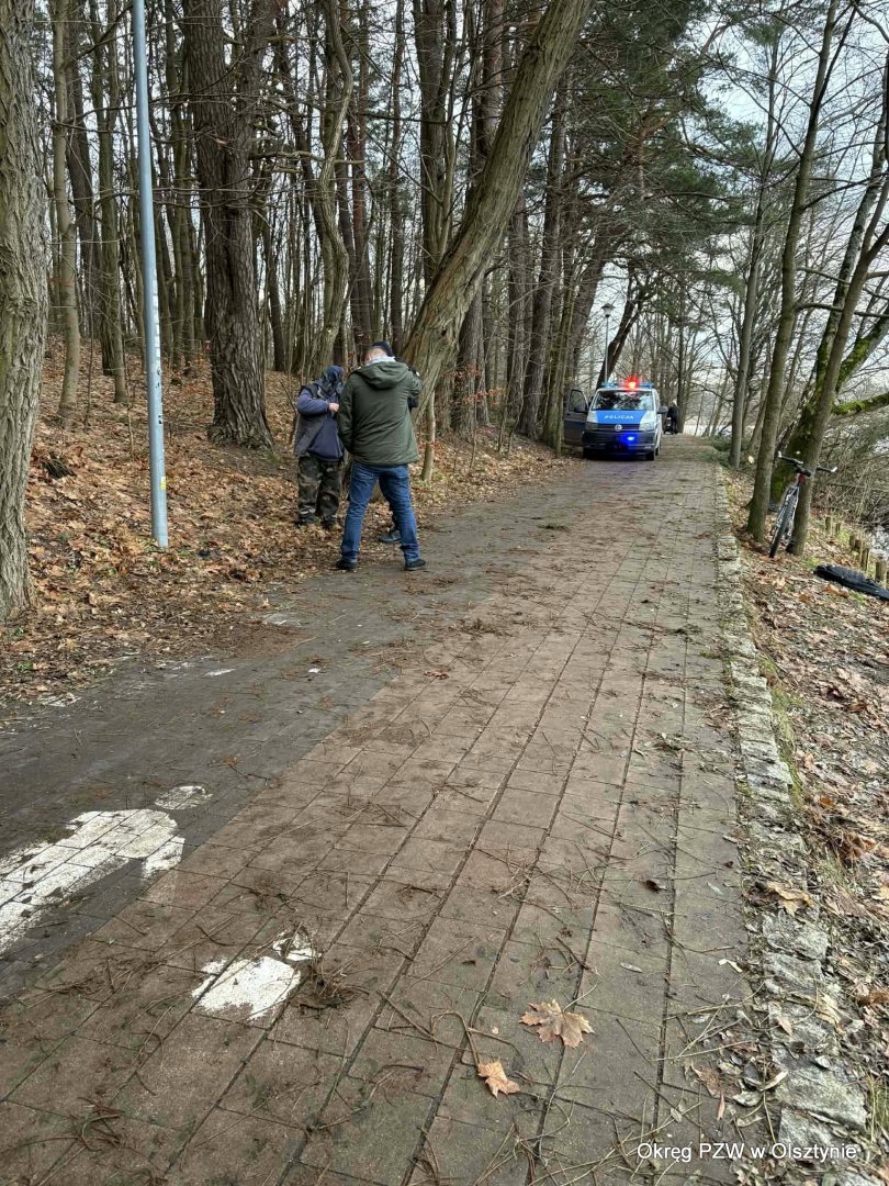 Szybka akcja nad jeziorem Długim w Olsztynie. Zatrzymano kłusownika [ZDJĘCIA]