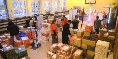 Trwa weekend cudów Szlachetnej Paczki. Obdarowano ponad tysiąc rodzin w regionie [ZDJĘCIA]