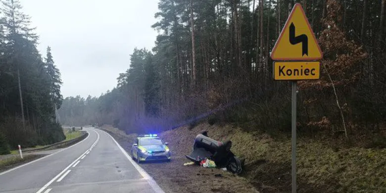 Pijani kierowcy na drogach powiatu olsztyńskiego. 41-latek wjechał do rowu, 49-latek miał 3 promile