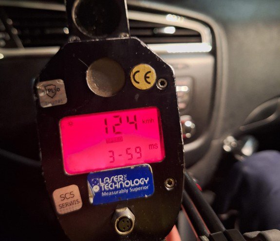 Olsztyn. 47-latek w toyocie rozpędził się do 124 km/h w terenie zabudowanym