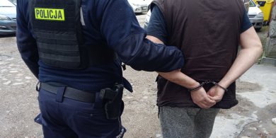 Artykuł: Szybkie działania policjantów z Biskupca. Nietrzeźwy kierowca skazany w trybie przyspieszonym