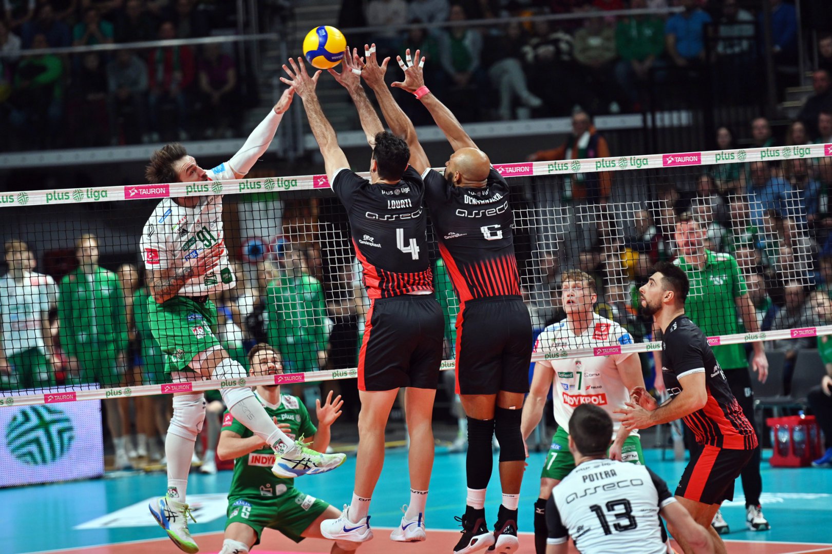 Siatkówka. Zwycięstwo na święta