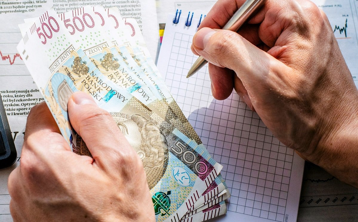 Świąteczne oszczędności. Ogólnie „na wszystkim po trochu”, ale najbardziej na spożywce i alkoholu