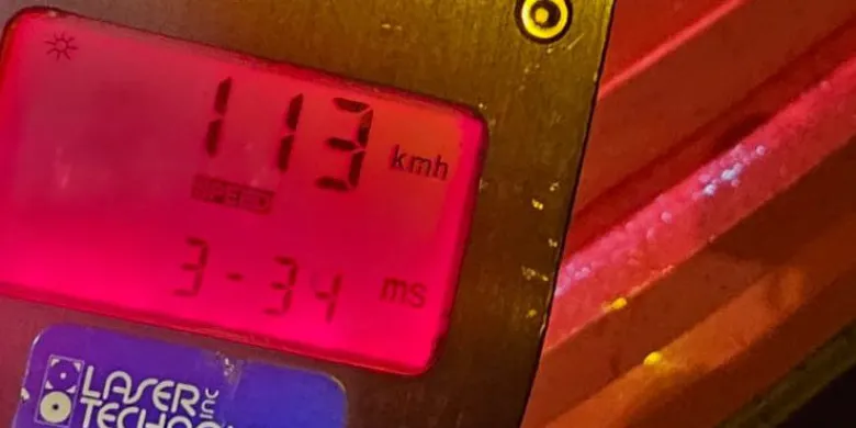 "Rozbujał" audi do 113 km/h na al. Warszawskiej w Olsztynie. Co jeszcze działo się na drogach naszego powiatu w miniony weekend?