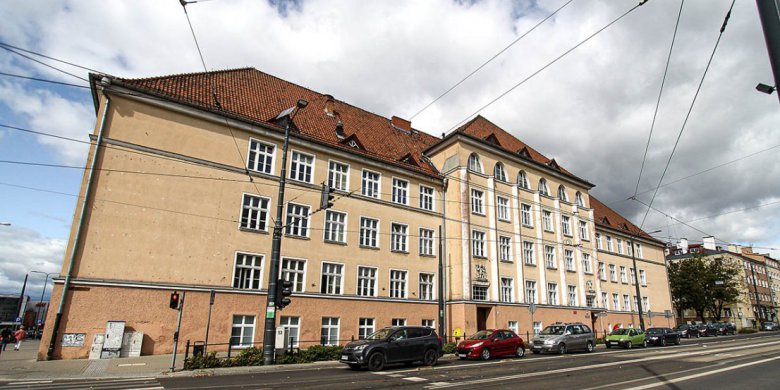 Atak 14-latka na nauczycielkę w SP nr 2 w Olsztynie. Policję powiadomiono po... dwóch dniach