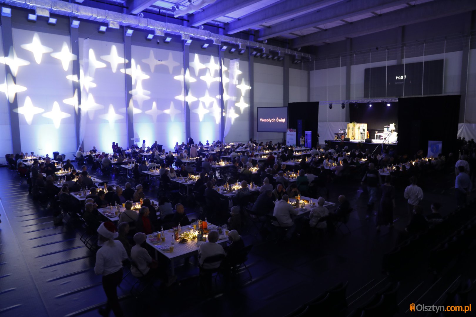 Nawet 600 osób mogło wziąć udział w wigilii dla samotnych na terenie hali Urania [ZDJĘCIA]