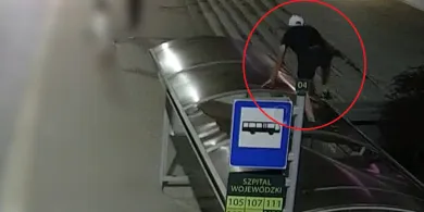 Olsztyn. Młody cyrkowiec poszukiwany. Uszkodził wiatę na ul. Żołnierskiej [WIDEO]