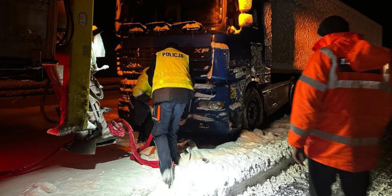 Policjanci w nocnej akcji na S7