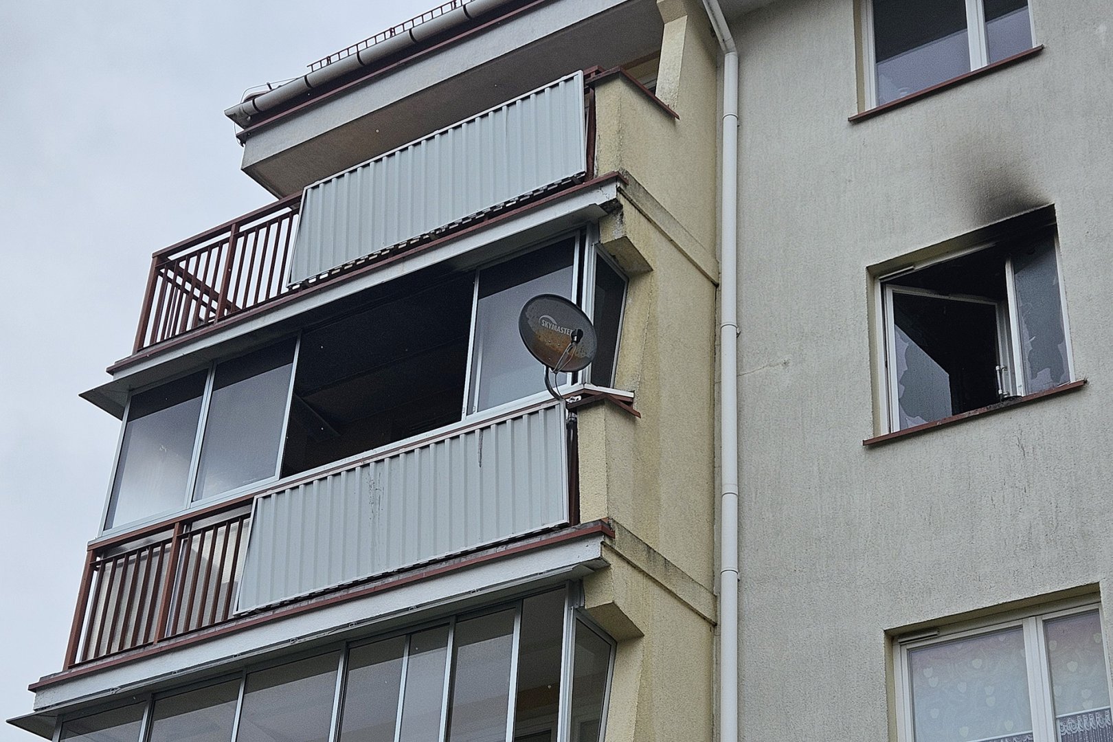 W mieszkaniu doszło do pożaru; wcześniej odpalono tam fajerwerki