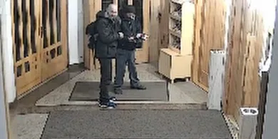 Dwóch mężczyzn okradło... jeden z kościołów w Olsztynie. Teraz szuka ich policja [WIDEO]