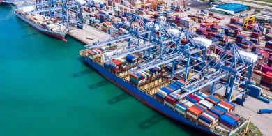 Małe przesyłki, wielkie oszczędności – jak działa transport morski drobnicowy