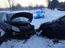 Lubajny (pow. ostródzki): Mimo zatrzymania przy krawędzi drogi doszło do czołowego zderzenia