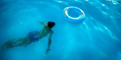 Basen z przeciwprądem w ogrodzie - jak działa?