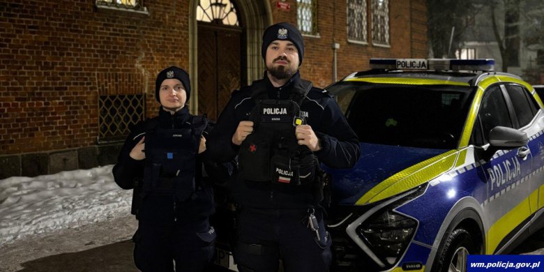 87-latek leżał w zaspie, miał 34 stopnie. Pomogli policjanci z Dobrego Miasta